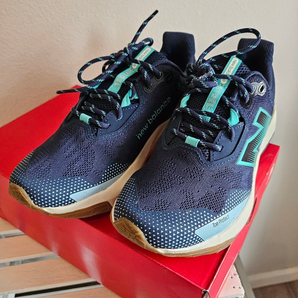 New!  New Balance DynaSoft v6 trail run shoe, womens size 8